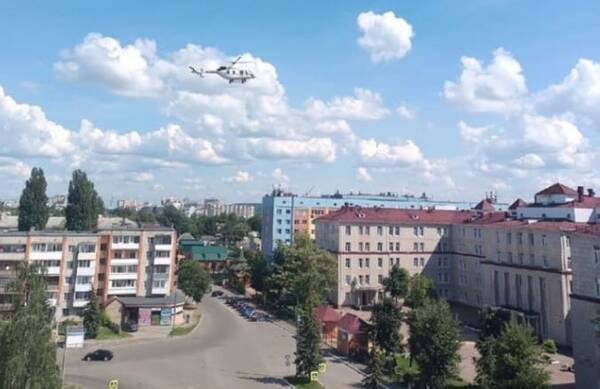 В Брянске у городской больницы №1 экстренно приземлился вертолет
