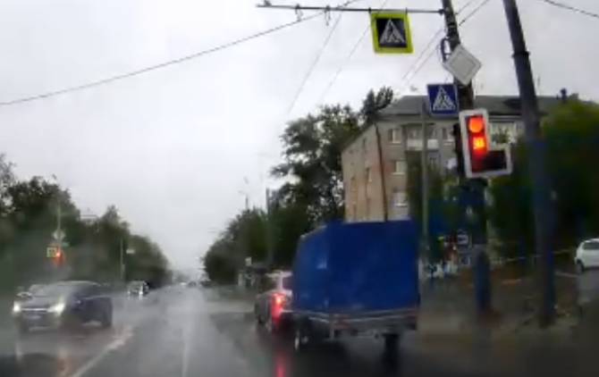 В Брянске проезд иномарки на красный свет сняли на видео