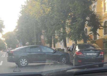 В Брянске из-за ДТП на улице Горького возникла пробка