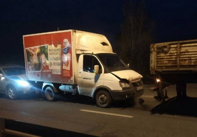 В Супонево в тройное ДТП попали грузовик, ГАЗель и легковушка
