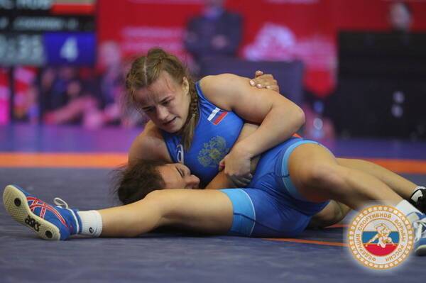 Татьяна Смоляк из Брянска завоевала серебро на Кубке России по женской борьбе