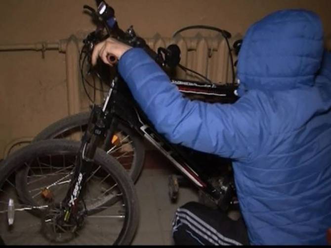 В Злынке мужчина украл у собутыльницы велосипед