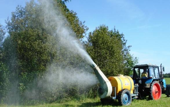 Брянское сельхозпредприятие забыло о безопасности при работе с пестицидами