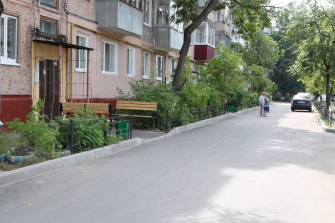 В Брянске чиновники приняли ремонт двора на Новостройке