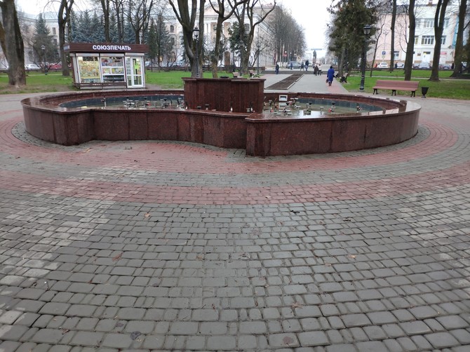 В Брянске на зиму отключили фонтан в Круглом сквере