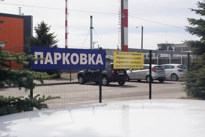 Возле аэропорта «Брянск» открылась платная парковка по московским ценам