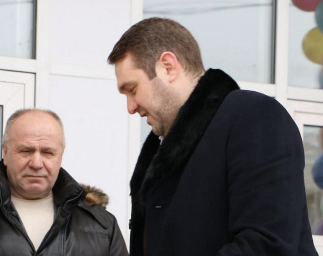 Клинцовский экс-депутат Кармес попался на взятке чиновнику Сенокосу