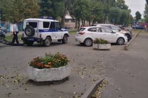 В Брянске возле отдела МВД полицейская машина попала в ДТП