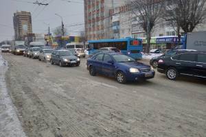 Улицу Красноармейскую в Брянске сковала глухая пробка
