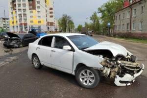 В Брянске в ДТП на улице Почтовой пострадали две 17-летние девушки