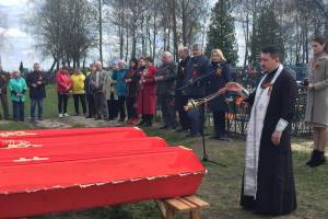 В брасовском поселке Погребы перезахоронили останки 16 красноармейцев