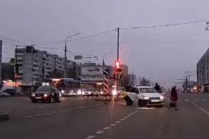 В Брянске возле «Линии» попало в ДТП «Яндекс.Такси»