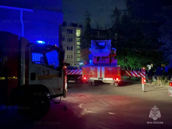 В Брянске из горящей девятиэтажки на Ульянова эвакуировали 25 человек