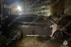 За ночь в Брянске сгорели две легковушки