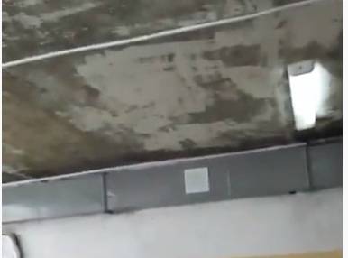 В столовой школы села Глинищево потолок грозит рухнуть на детей