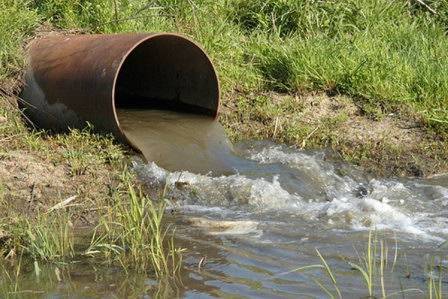 В Брянской области наказали сбрасывающие сточные воды предприятия