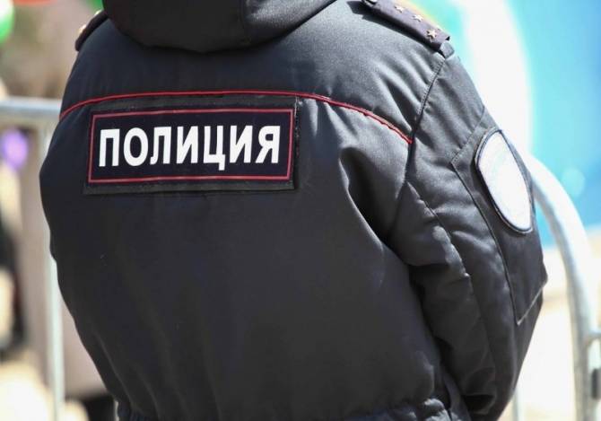 В Брянске ищут похитившего 95 тысяч рублей в ТРЦ «Аэропарк» вора