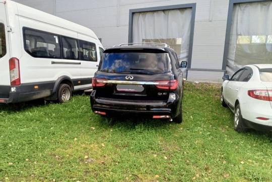 В Брянске наказали 13 автохамов за парковку на детских площадках и газонах