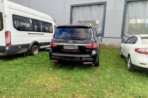 В Брянске наказали 13 автохамов за парковку на детских площадках и газонах