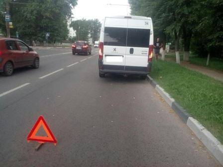 В Брянске в ДТП с маршруткой 33-летняя пассажирка сломала ребро
