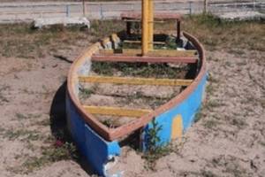 В Брянске нашли «зону отчуждения» со сгнившей детской площадкой