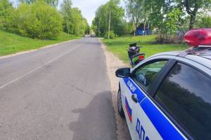 В новозыбковском селе поймали пьяного 28-летнего мужчину на мопеде