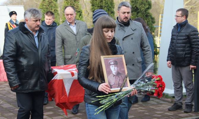 Брянские поисковики передали на Украину останки погибшего красноармейца