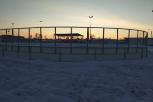 Новозыбковцев возмутило отсутствие льда на спортплощадке по улице Первомайской