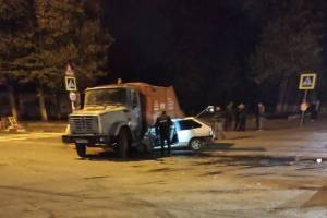 В Клинцах в ДТП с мусоровозом пострадали трое