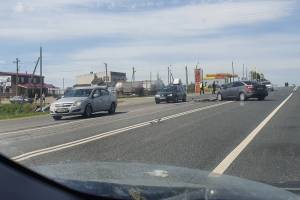 На брянской трассе после ДТП легковушка слетела в кювет