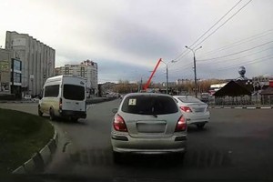 В Брянске наглого автохама оштрафовали за опасный маневр