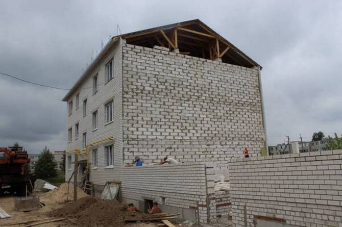 В Суземке завершается строительство дома для сирот