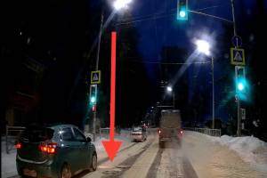 В Брянске на улице Фокина автомобилистов поджидала опасная ловушка