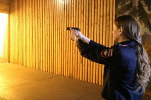 Самые красивые девушки брянской полиции открыли стрельбу из пистолета Макарова