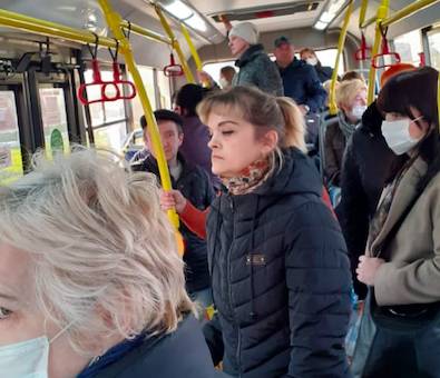 Пассажиры брянского автобуса наплевали на самоизоляцию