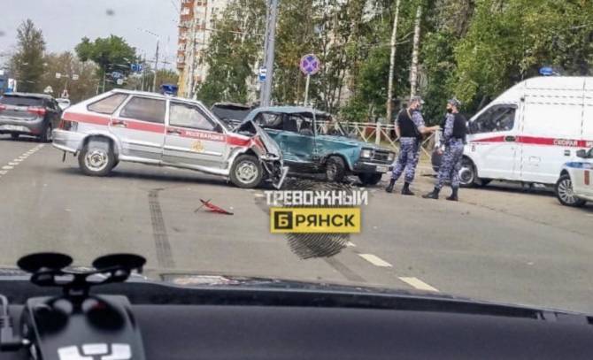 В ДТП с участием автомобиля Росгвардии в Брянске пострадал гражданский водитель