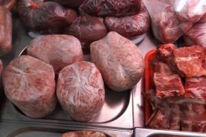 В брянских магазинах нашли опасную мясную продукцию