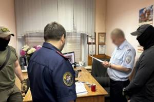 В Брянске заключили под стражу начальника отдела ЛО МВД за взятку в 400 тысяч рублей