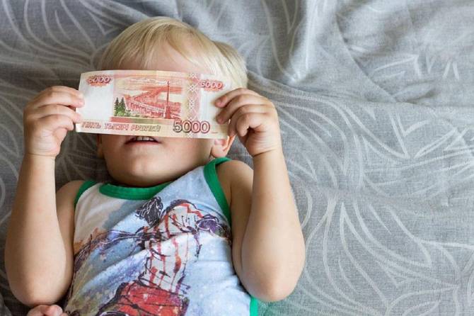 В Клинцах наглые чиновники оставили малыша без денег