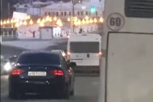 В Брянске на набережной сняли на видео хитроумных автомобилистов