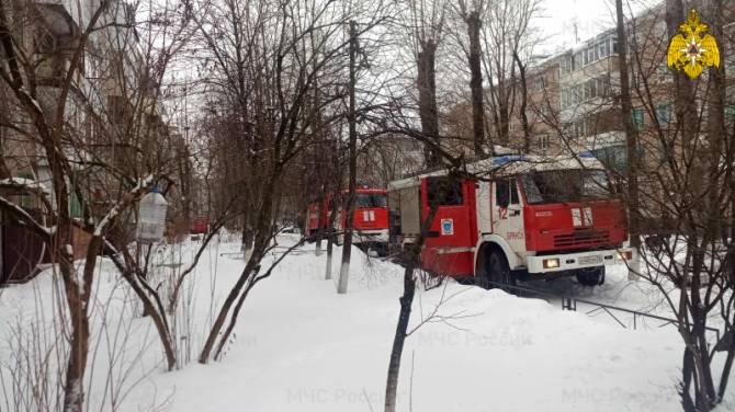 В Брянске при пожаре в квартире на Донбасской пострадал человек