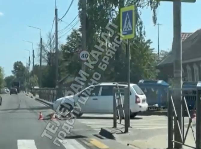 В Брянске водитель легковушки сбил на переходе велосипедиста