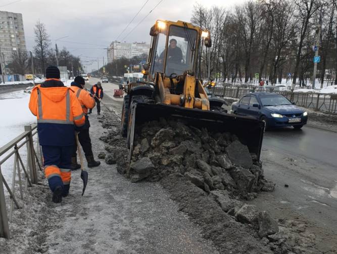 По путепроводу Брянск-II ограничат движение из-за ямочного ремонта