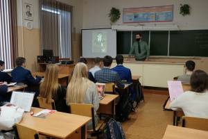 Брянским школьникам рассказали о подвиге Олега Визнюка