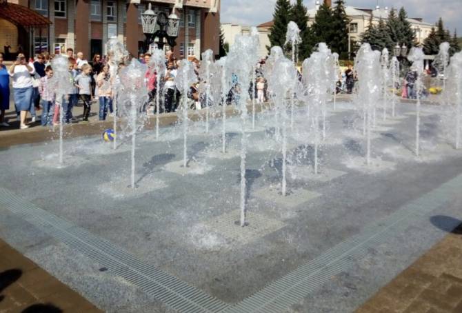 В брянском поселке Климово заработал новый фонтан