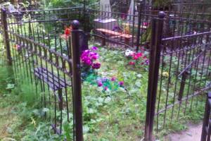 В Брянске с кладбища на Почтовой пропадают оградки