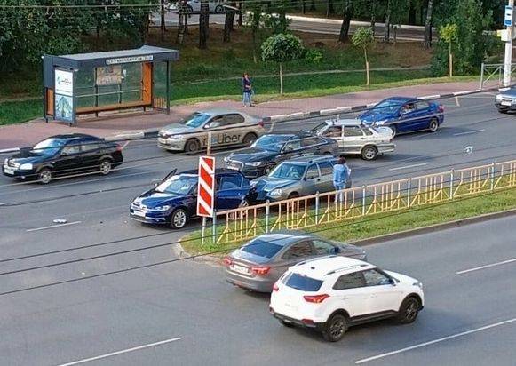 В Брянске на проспекте Станке Димитрова столкнулись две легковушки