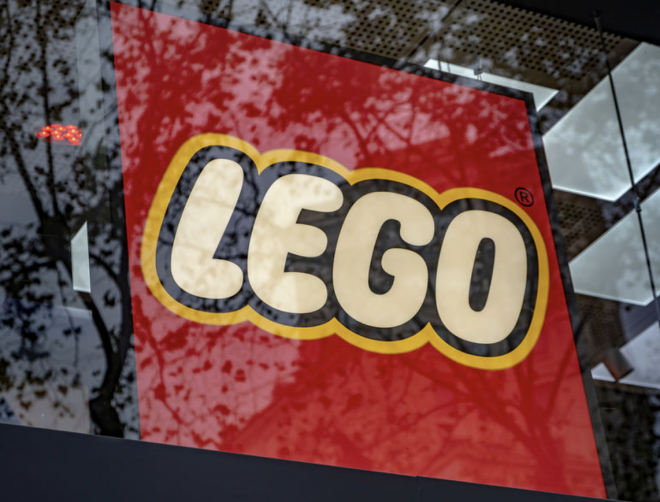 LEGO приостановила поставки в Россию