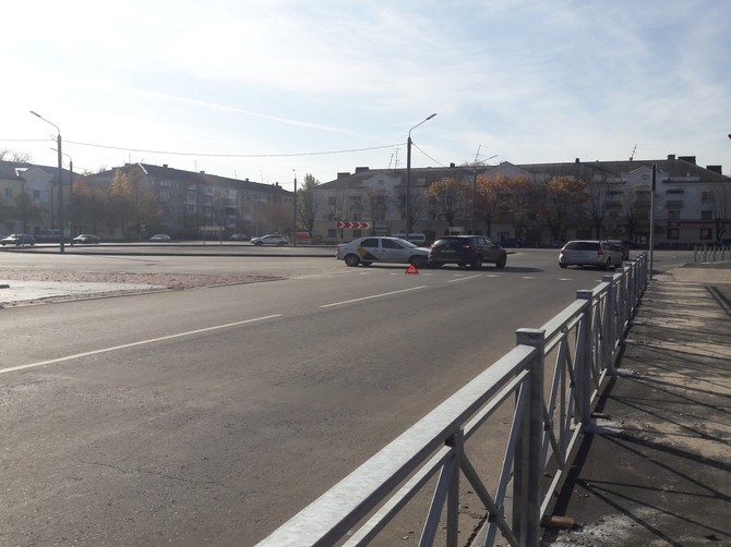 В Брянске «Яндекс.Такси» попало в ДТП на кольце у ДК Железнодорожников