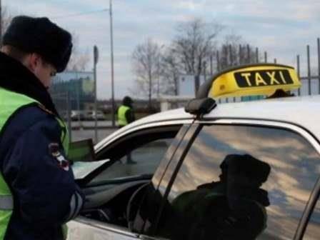 В Брянске 19 водителей такси возили клиентов с нарушениями